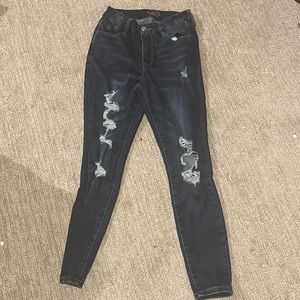 brand: rue21 (curvy), size 6, ripped navy jeans